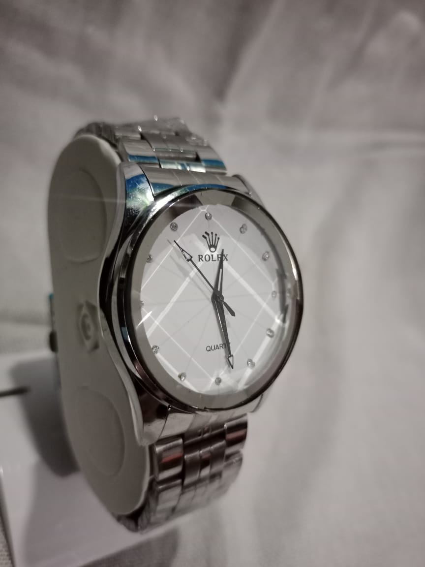 Luxury-Style Silver-Toned Quartz